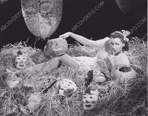 sexy Ellen Drew Halloween pinup w pumpkins and masks 8b20-11992