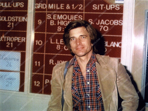 Dirk Benedict in fron of sports standings 8b20-12111