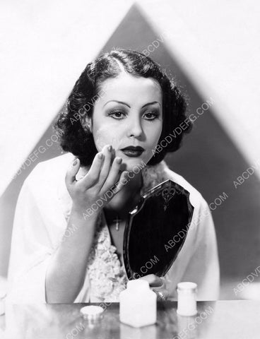 Mexican actress Raquel Torres quick makeup check portrait 8b20-1225