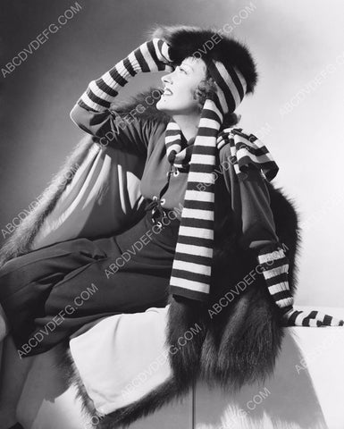 Gloria Swanson w striped gloves and scarf 8b20-12326