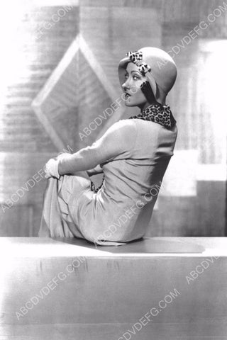 Gloria Swanson smart fashion portrait 8b20-12388