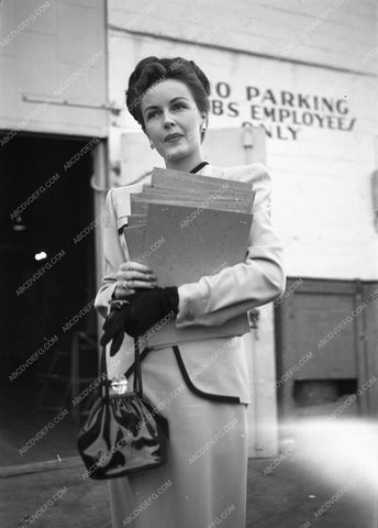candid Frances Gifford on studio backlot 8b20-12617
