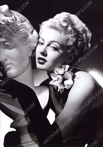 beautiful Lana Turner poses with Greek statue 8b20-1262