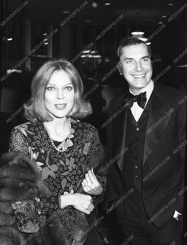 Barbara Bain and hubby Martin Landau attend event 8b20-12759