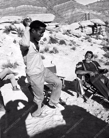 Sammy Davis Jr. Dean Martin clown around behind scenes Sergeant's 3 8b20-12857