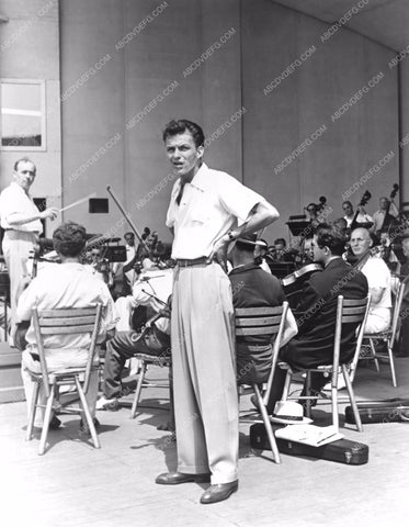 candid Frank Sinatra working with the band 8b20-12942