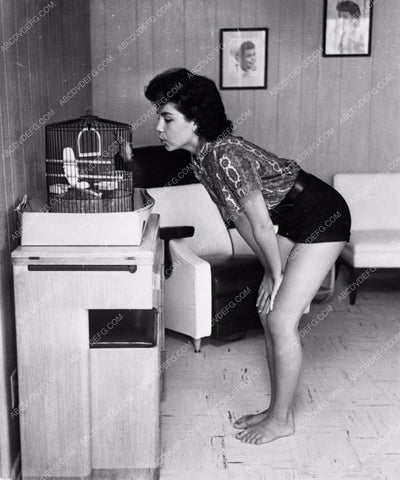 Annette Funicello and her parakeets 8b20-13069