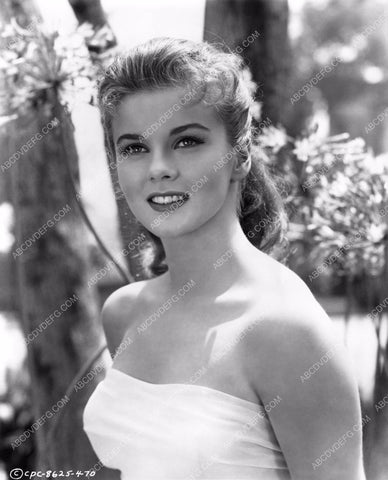 always lovely Ann-Margret portrait 8b20-13437
