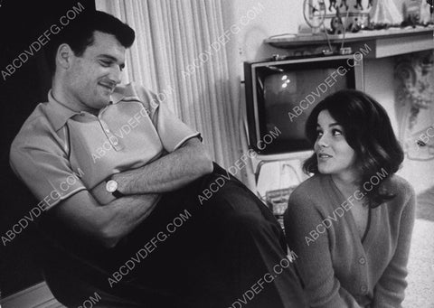 candid Roger Smith Ann-Margret at home in living room 8b20-13440