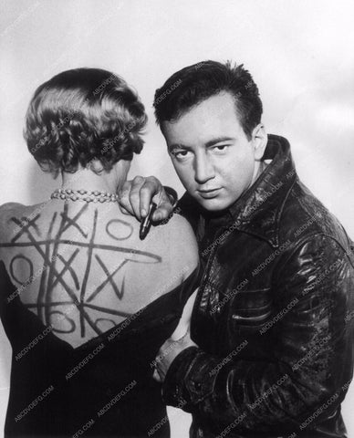 Bobby Darin plays tic tac toe on someones back 8b20-13829