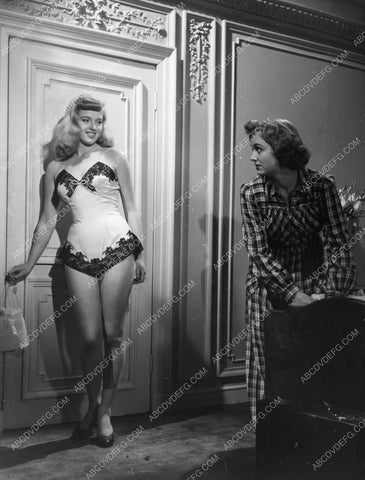 Diana Dors shows off her new swimsuit 8b20-13951