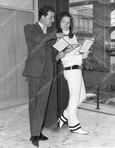Diana Rigg Patrick Macnee TV The Avengers 8b20-14084