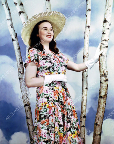 beautiful Deanna Durbin in sun dress and hat 8b20-14275