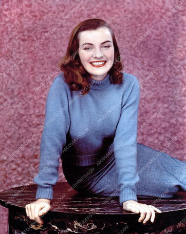 beautiful Ella Raines sitting on a table 8b20-14508