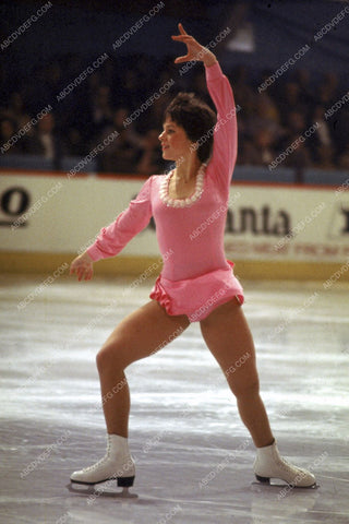 champion Dorothy Hamill competeing on the ice 8b20-14600
