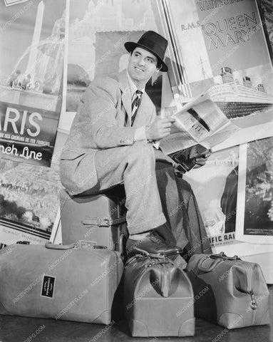 Cary Grant and a bunch of luggage ready to travel 8b20-14697