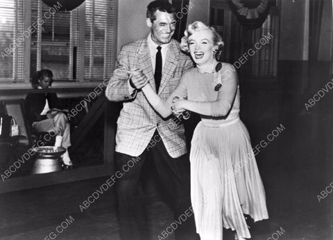 Cary Grant Marilyn Monroe go roller skating film Monkey Business 8b20-14706