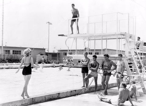 Cary Grant and the guys watch Marilyn Monroe enter the scene 8b20-14724