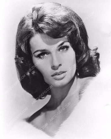 Senta Berger portrait 8b20-14754