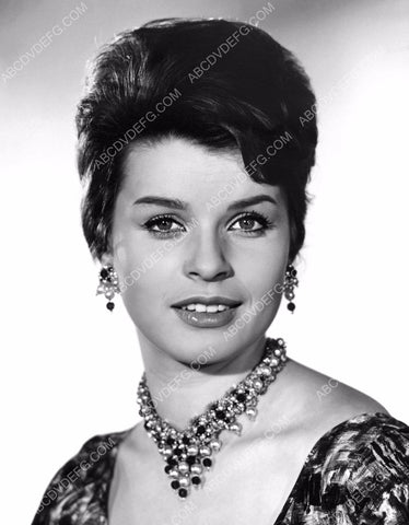 Senta Berger portrait 8b20-14763