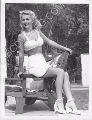 beautiful Carole Landis in bikini and heels 8b20-15141