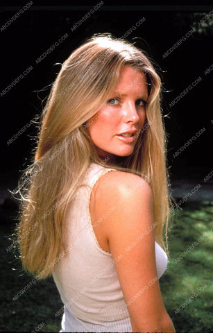 beautiful Kim Basinger outdoors pic 8b20-15355