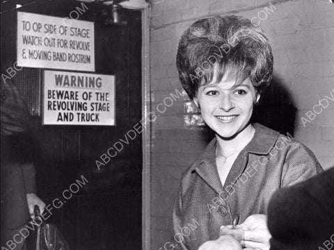 singer Brenda Lee going the stage entance 8b20-15506