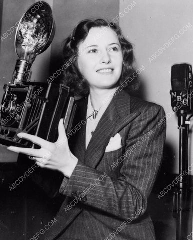 Barbara Stanwyck and cool old camera 8b20-15542