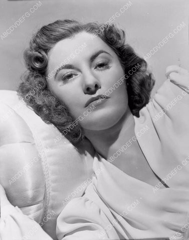 beautiful Barbara Stanwyck portrait 8b20-15546