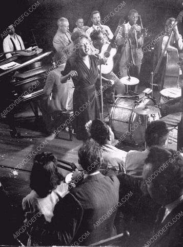Billie Holiday and the band tearing it up 8b20-15561
