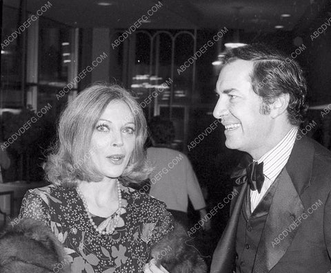 great candid Barbara Bain Martin Landau 8b20-15563