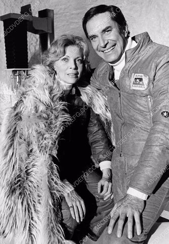 Barbara Bain Martin Landauon set TV Space 1999 8b20-15578