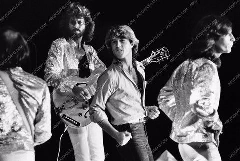 Andy Gibb on stage w The Bee Gees 8b20-15607