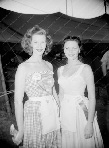 Geraldine Brooks and friend go to the Circus 8b20-15649
