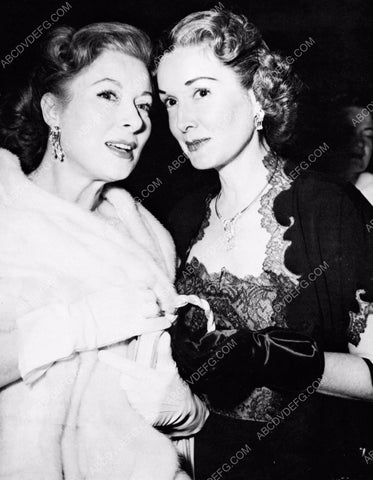 candid Greer Garson out with friend 8b20-15659