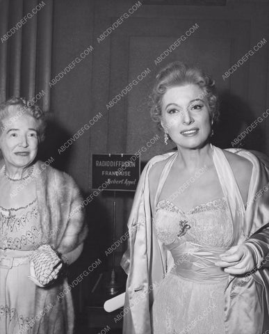 candid Greer Garson out for the evening 8b20-15670