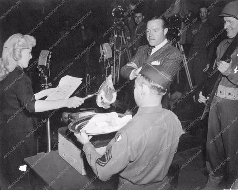 Bob Hope cooking a steak AFRS Armed Forces Radio Service 8b20-15820