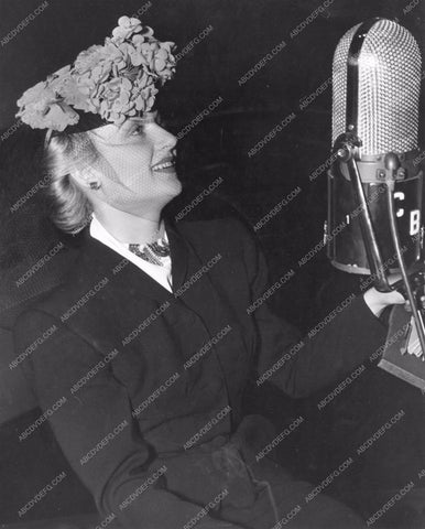 Carole Lombard CBS microphone radio Silver Theatre 8b20-15825