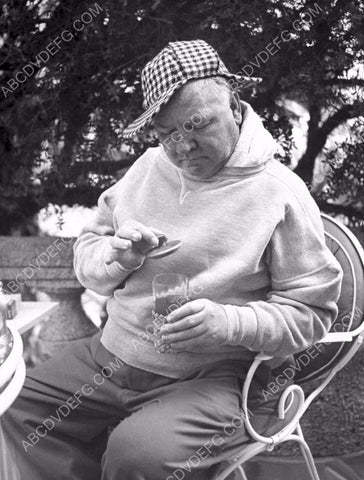 candid W.C. Fields w a highball in the backyard 8b20-16061