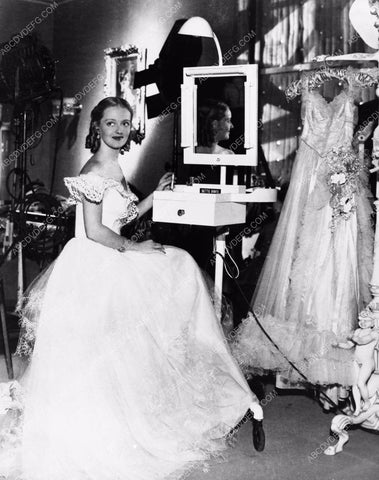 Bette Davis behind the scenes at a portable makeup table 8b20-16270