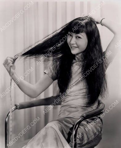 Anna May Wong measuring the length of her hair cool pic 8b20-1648