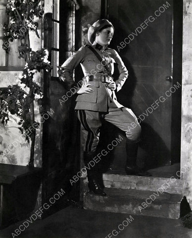 Peggy Wood in uniform pic 8b20-1653