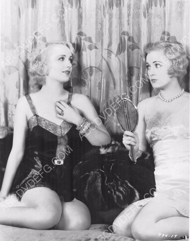 Carole Lombard Kathryn Crawford compare their lingerie 8b20-16770
