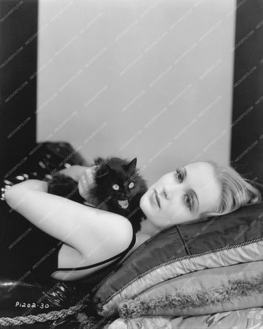 Carole Lombard laying down w her cat 8b20-16779