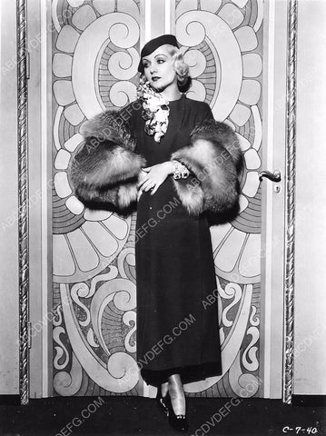 Carole Lombard great fashion shot 8b20-16797