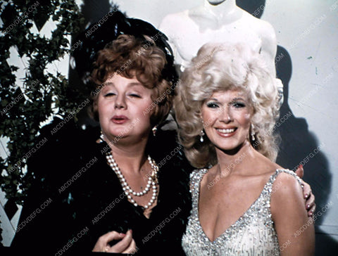 Shelley Winters and Connie Stevens 8b20-16820