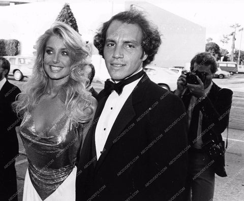 candid Heather Thomas and date arrive at some event 8b20-16913