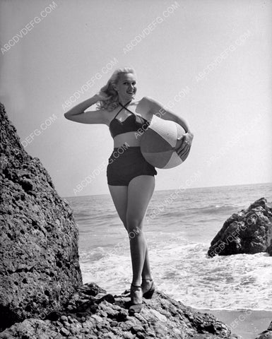Adele Jergens sexy in swimsuit with beach ball on the rocks 8b20-1696