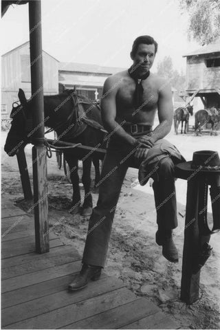 shirtless Clint Walker on set TV cheyenne 8b20-17001