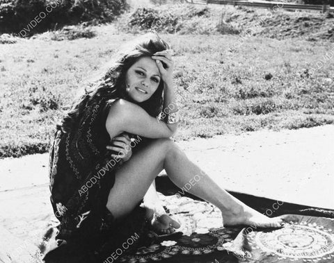 beautiful Claudia Cardinale 8b20-17175